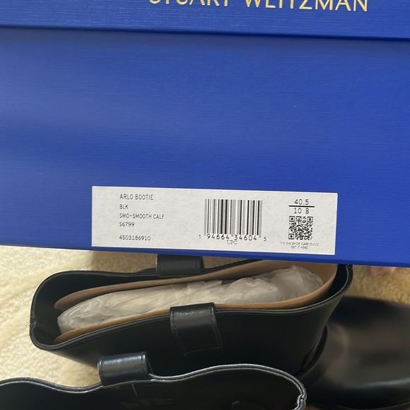 Stuart Weitzman Arlo Bootie with faux pearl - Picture 6 of 6